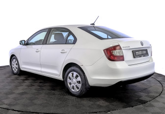 Подержанный автомобиль Skoda Rapid Liftback 2019 года (7 фото)