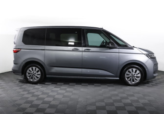 Подержанный автомобиль Volkswagen Multivan 2022 года (4 фото)