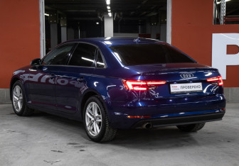 Подержанный автомобиль Audi A4 Sedan 2017 года (7 фото)