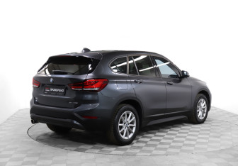 Подержанный автомобиль BMW X1 2022 года (5 фото)