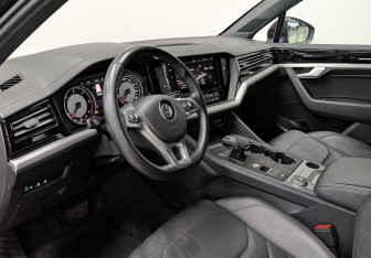 Подержанный автомобиль Volkswagen Touareg 2018 года (15 фото)