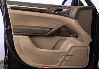 Подержанный автомобиль Porsche Cayenne 2014 года (19 фото)