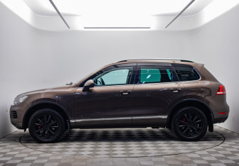 Подержанный автомобиль Volkswagen Touareg 2011 года (8 фото)