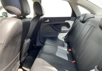 Подержанный автомобиль Ford Focus Sedan 2008 года (10 фото)