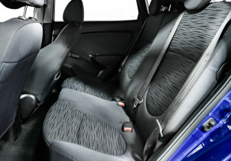 Подержанный автомобиль Hyundai Solaris Hatchback 2015 года (12 фото)