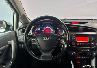 Подержанный автомобиль Kia Ceed Wagon 2016 года (17 фото)