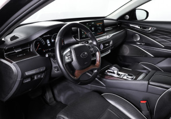 Подержанный автомобиль Kia K900 2019 года (15 фото)