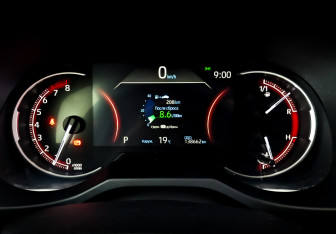 Подержанный автомобиль Toyota RAV4 2021 года (13 фото)