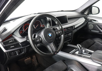 Подержанный автомобиль BMW X5 2018 года (11 фото)