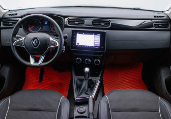 Подержанный автомобиль Renault Arkana 2019 года (13 фото)