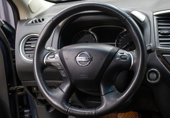 Подержанный автомобиль Nissan Pathfinder 2014 года (18 фото)