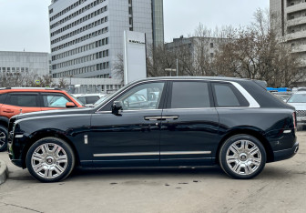 Подержанный автомобиль Rolls-Royce Cullinan 2019 года (8 фото)