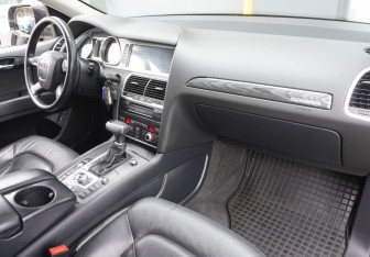 Подержанный автомобиль Audi Q7 2010 года (10 фото)