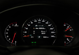 Подержанный автомобиль Kia Sorento 2017 года (10 фото)