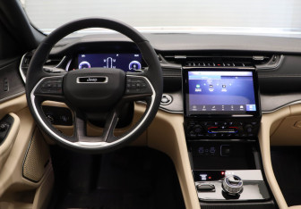 Подержанный автомобиль Jeep Grand Cherokee 2023 года (9 фото)