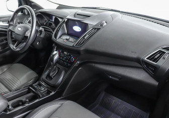 Подержанный автомобиль Ford Kuga 2016 года (6 фото)