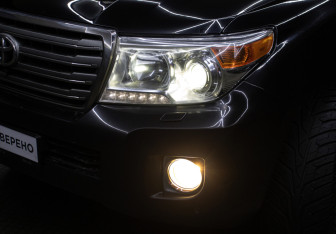 Подержанный автомобиль Toyota Land Cruiser Suv 2013 года (26 фото)