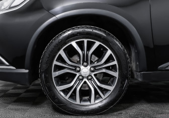 Подержанный автомобиль Mitsubishi Outlander 2015 года (25 фото)