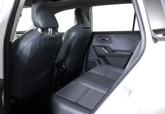 Подержанный автомобиль Toyota RAV4 2025 года (11 фото)