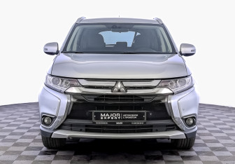 Подержанный автомобиль Mitsubishi Outlander 2016 года (2 фото)