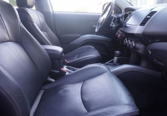 Подержанный автомобиль Mitsubishi Outlander 2010 года (11 фото)