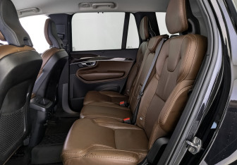 Подержанный автомобиль Volvo XC90 2019 года (18 фото)