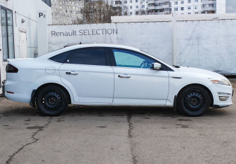 Подержанный автомобиль Ford Mondeo Sedan 2012 года (4 фото)