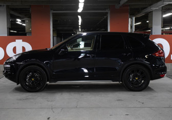 Подержанный автомобиль Porsche Cayenne 2011 года (8 фото)