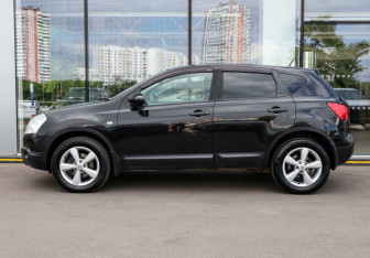 Подержанный автомобиль Nissan Qashqai 2008 года (8 фото)