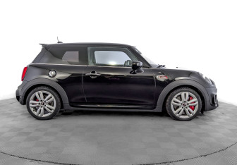 Подержанный автомобиль MINI Hatch 2020 года (4 фото)