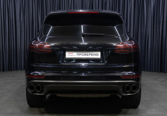 Подержанный автомобиль Porsche Cayenne 2014 года (6 фото)
