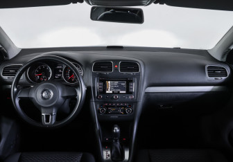 Подержанный автомобиль Volkswagen Golf Hatchback 2011 года (13 фото)