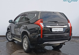 Подержанный автомобиль Mitsubishi Pajero Sport 2017 года (7 фото)