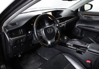 Подержанный автомобиль Lexus ES 2014 года (15 фото)