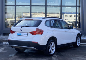 Подержанный автомобиль BMW X1 2011 года (5 фото)