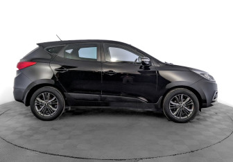 Подержанный автомобиль Hyundai ix35 2014 года (4 фото)