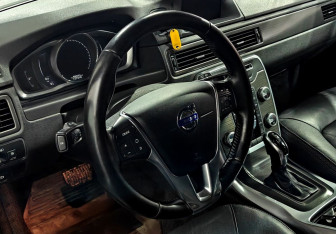 Подержанный автомобиль Volvo XC70 2014 года (12 фото)