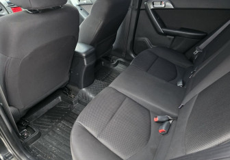 Подержанный автомобиль Kia Cerato Sedan 2012 года (10 фото)