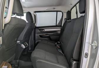 Подержанный автомобиль Toyota Hilux 2022 года (11 фото)