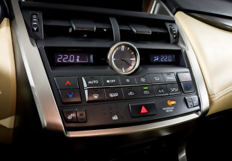 Подержанный автомобиль Lexus NX 2016 года (26 фото)