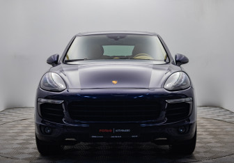 Подержанный автомобиль Porsche Cayenne 2017 года (8 фото)