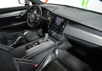 Подержанный автомобиль Volvo S90 2018 года (9 фото)