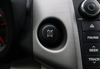 Подержанный автомобиль Toyota RAV4 2008 года (16 фото)