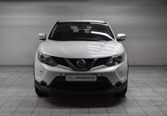 Подержанный автомобиль Nissan Qashqai 2016 года (2 фото)