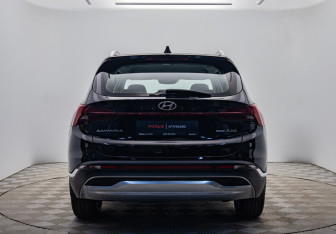 Подержанный автомобиль Hyundai Santa Fe 2021 года (4 фото)