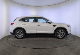 Подержанный автомобиль Hongqi HS5 2022 года (4 фото)