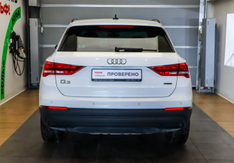 Подержанный автомобиль Audi Q3 2021 года (5 фото)