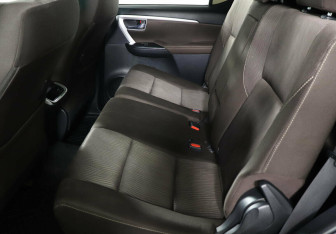 Подержанный автомобиль Toyota Fortuner 2018 года (10 фото)