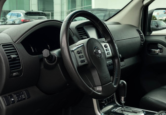 Подержанный автомобиль Nissan Pathfinder 2012 года (13 фото)