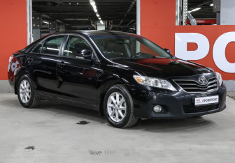 Подержанный автомобиль Toyota Camry Sedan 2011 года (3 фото)